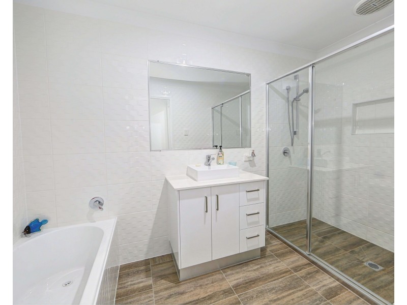 2/2 Masthead Drive, Bargara QLD 4670
