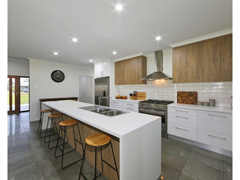 69 Parklands Dr, Branyan QLD 4670