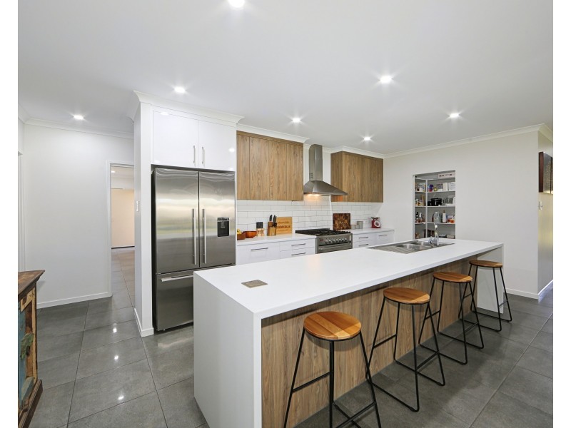 69 Parklands Dr, Branyan QLD 4670