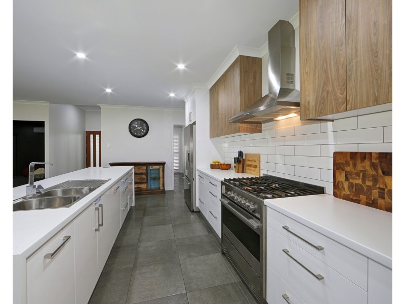 69 Parklands Dr, Branyan QLD 4670