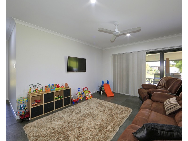 69 Parklands Dr, Branyan QLD 4670