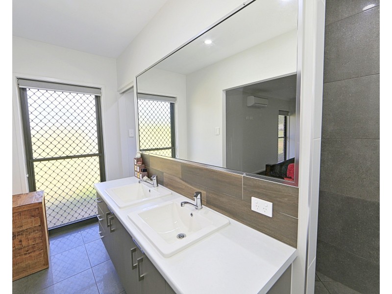 69 Parklands Dr, Branyan QLD 4670