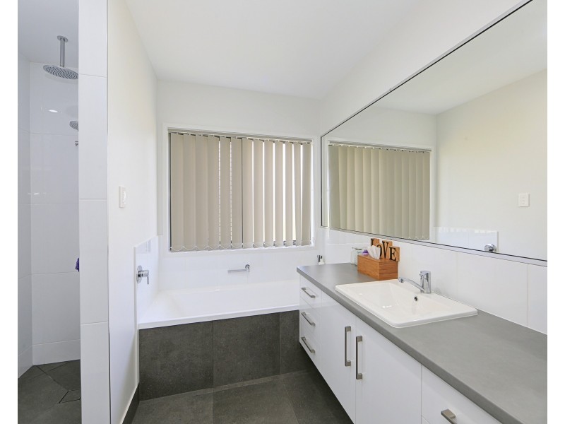 69 Parklands Dr, Branyan QLD 4670