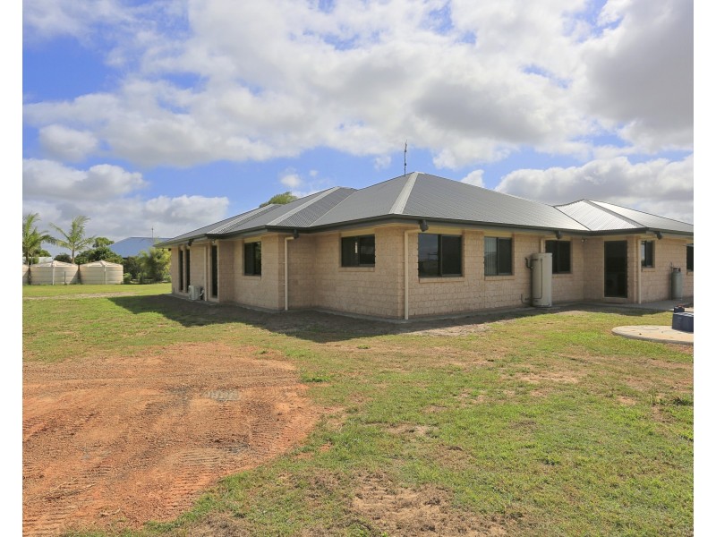 69 Parklands Dr, Branyan QLD 4670