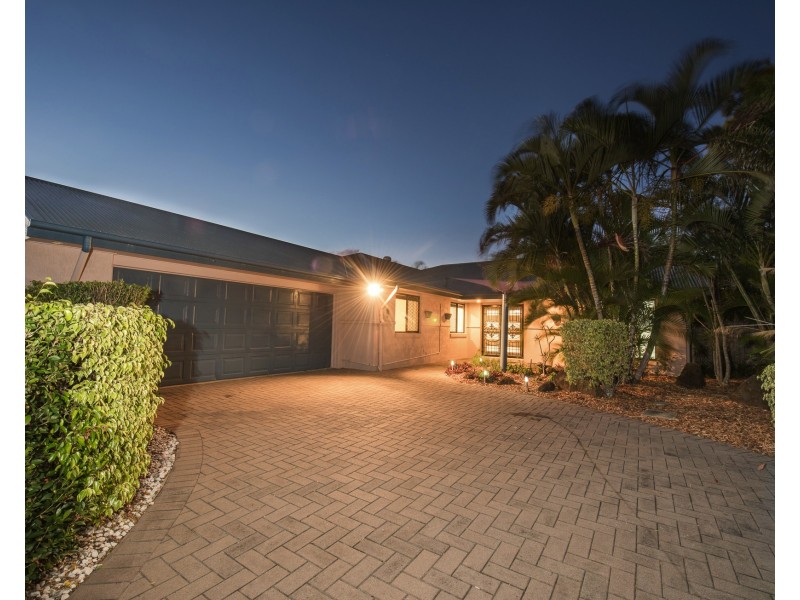 8 Broadwater Cl, Bargara QLD 4670
