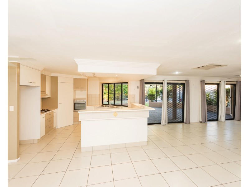 8 Broadwater Cl, Bargara QLD 4670