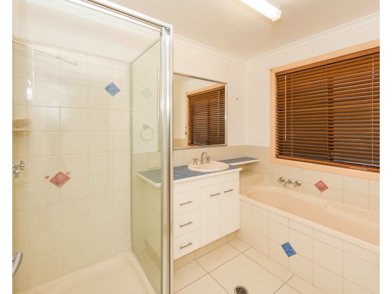 8 Broadwater Cl, Bargara QLD 4670