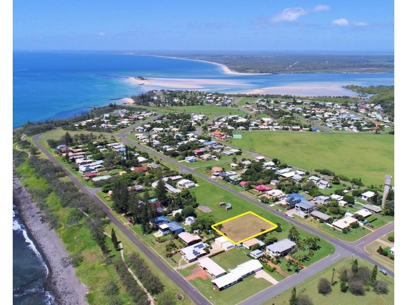 53 Bathurst St, Elliott Heads QLD 4670