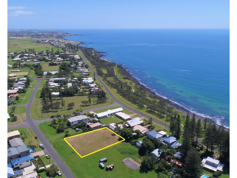 53 Bathurst St, Elliott Heads QLD 4670