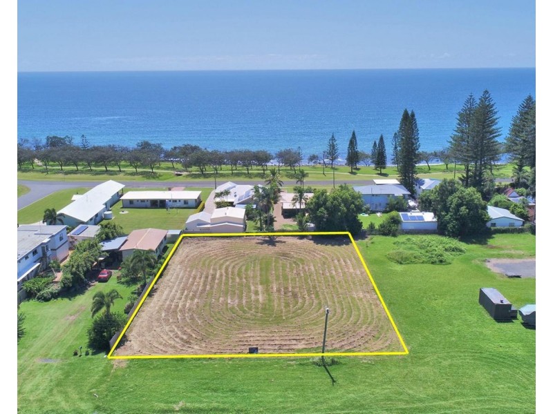 53 Bathurst St, Elliott Heads QLD 4670