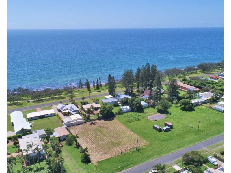 53 Bathurst St, Elliott Heads QLD 4670