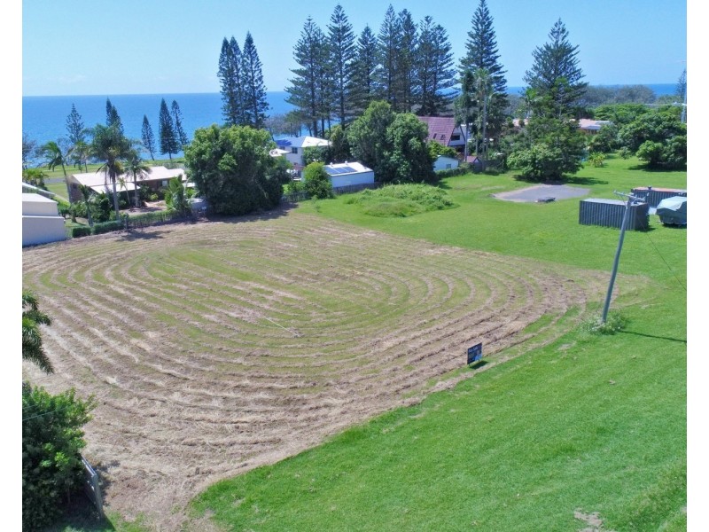 53 Bathurst St, Elliott Heads QLD 4670