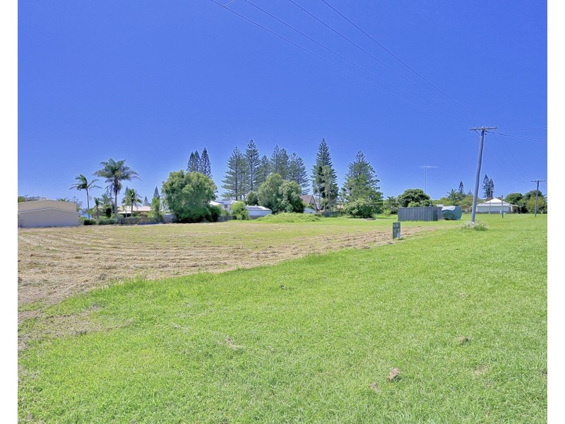 53 Bathurst St, Elliott Heads QLD 4670