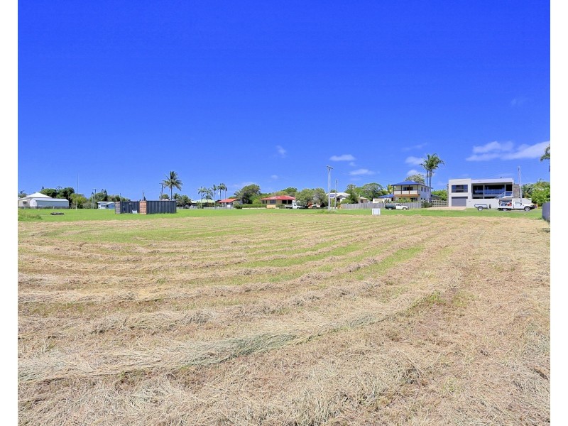 53 Bathurst St, Elliott Heads QLD 4670