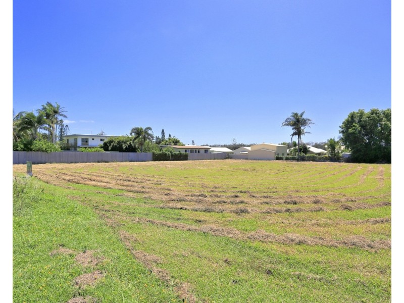 53 Bathurst St, Elliott Heads QLD 4670
