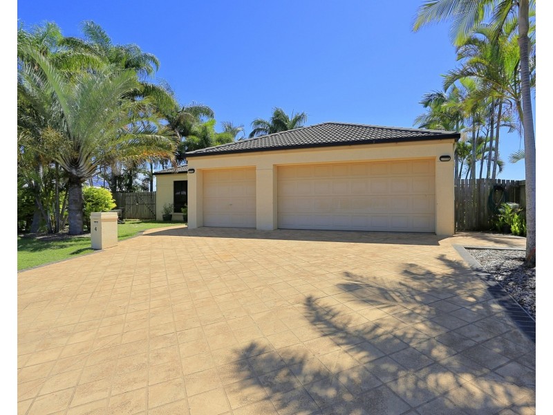 4 Rita Pl, Coral Cove QLD 4670