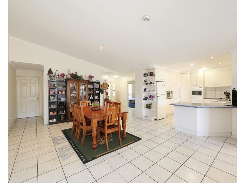 4 Rita Pl, Coral Cove QLD 4670