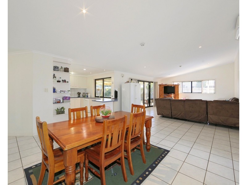 4 Rita Pl, Coral Cove QLD 4670