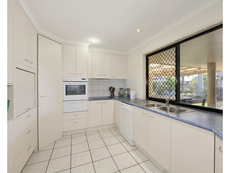 4 Rita Pl, Coral Cove QLD 4670