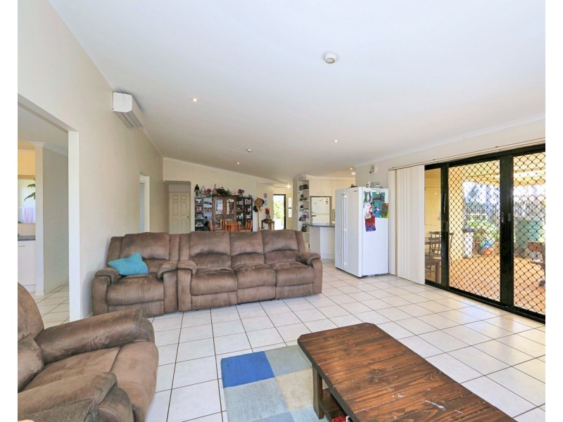 4 Rita Pl, Coral Cove QLD 4670
