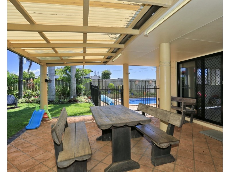 4 Rita Pl, Coral Cove QLD 4670