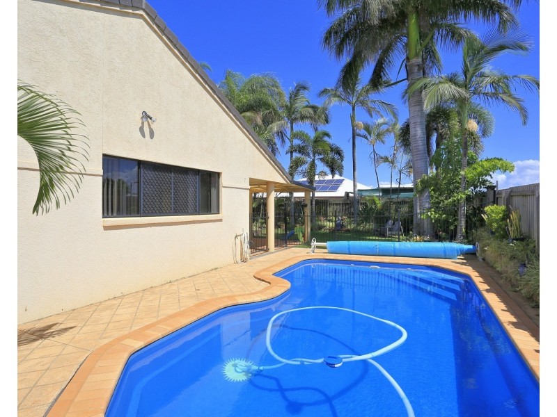 4 Rita Pl, Coral Cove QLD 4670