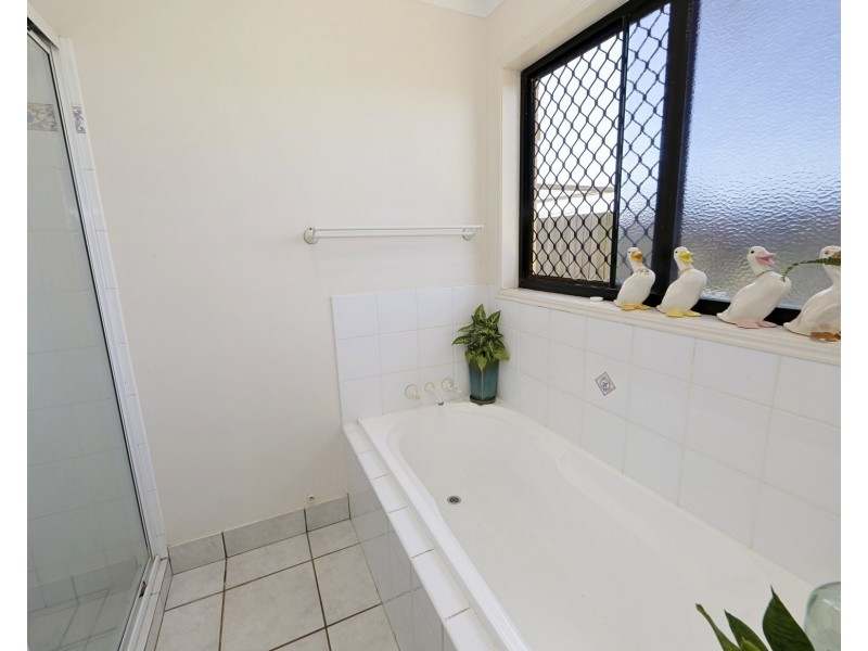 4 Rita Pl, Coral Cove QLD 4670