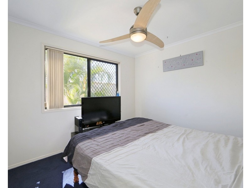 4 Rita Pl, Coral Cove QLD 4670