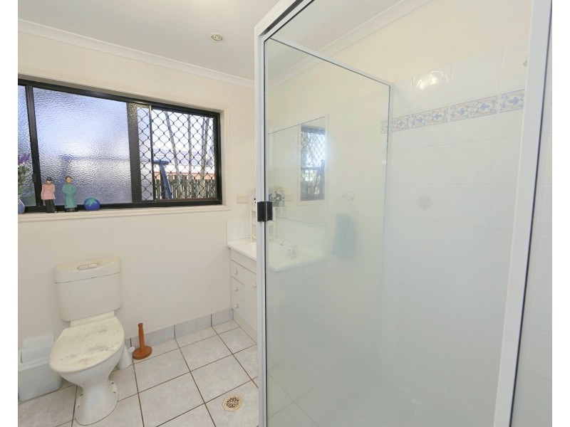 4 Rita Pl, Coral Cove QLD 4670