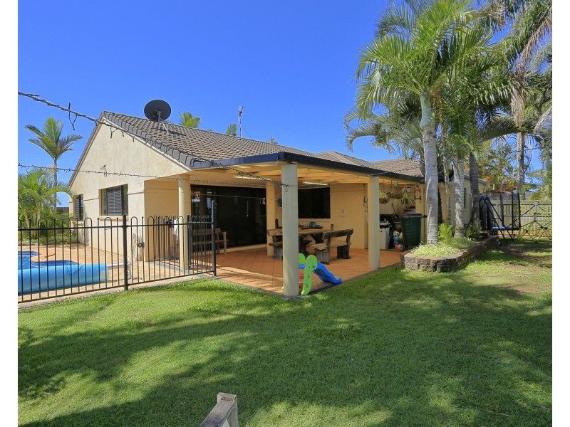 4 Rita Pl, Coral Cove QLD 4670