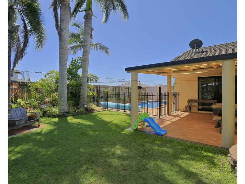 4 Rita Pl, Coral Cove QLD 4670