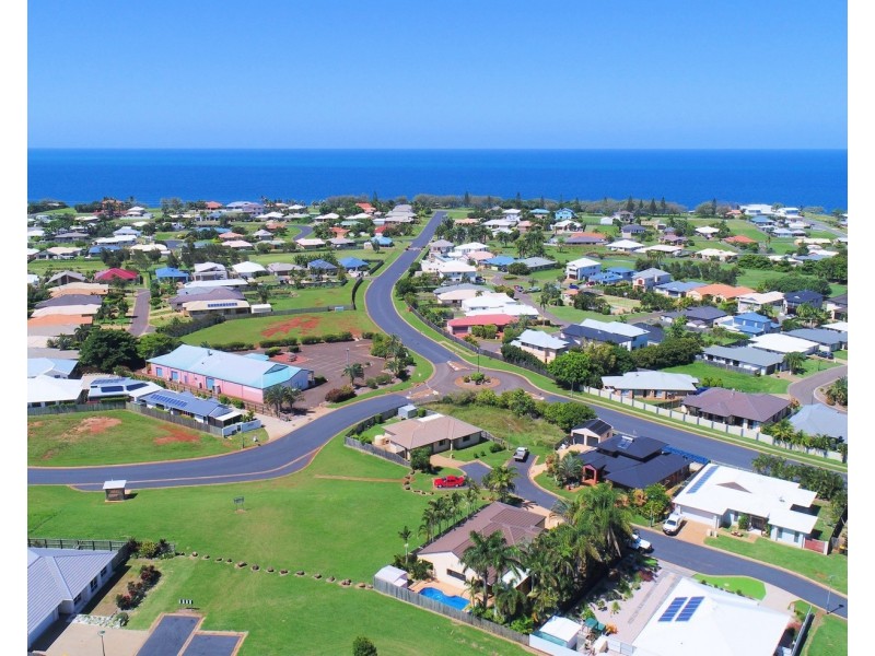 4 Rita Pl, Coral Cove QLD 4670