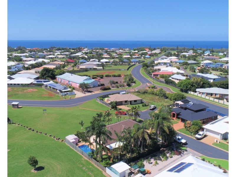 4 Rita Pl, Coral Cove QLD 4670