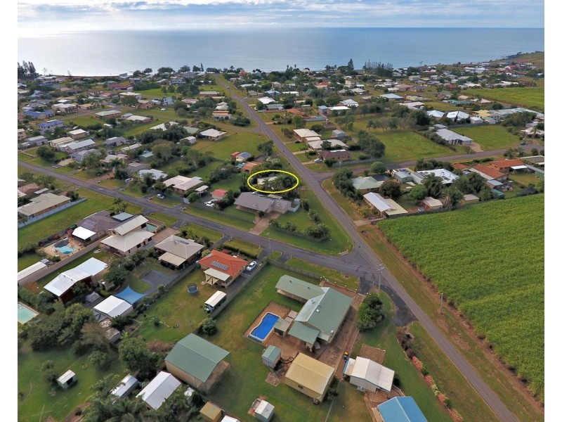 6 Milton St, Burnett Heads QLD 4670