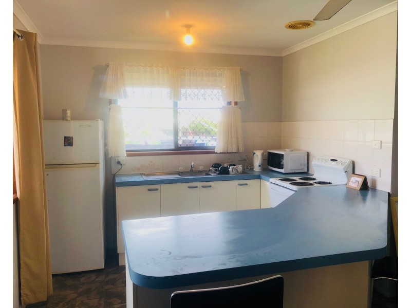 6 Milton St, Burnett Heads QLD 4670