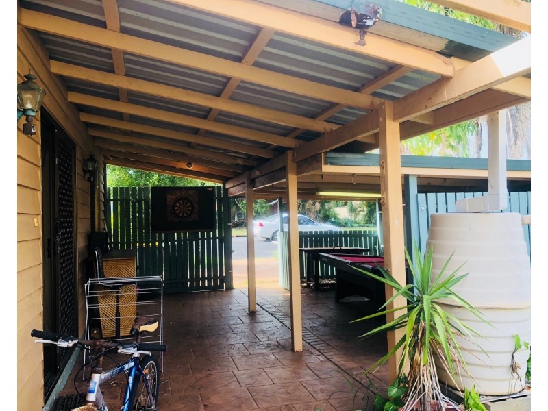 6 Milton St, Burnett Heads QLD 4670