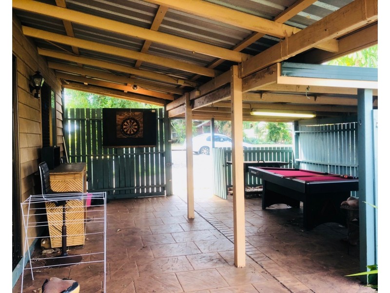 6 Milton St, Burnett Heads QLD 4670