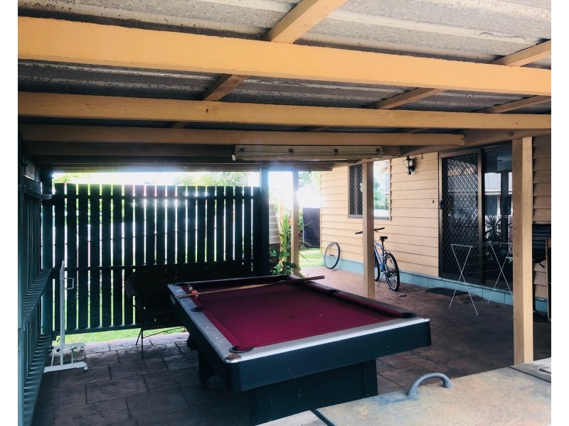 6 Milton St, Burnett Heads QLD 4670