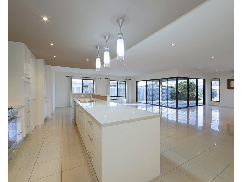 4 Chantilly St, Bargara QLD 4670