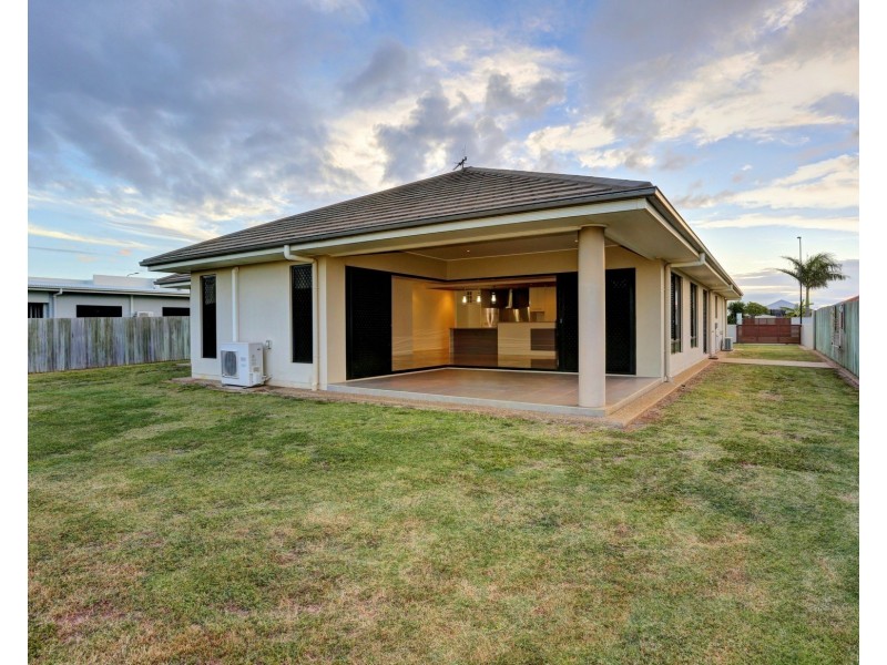 4 Chantilly St, Bargara QLD 4670