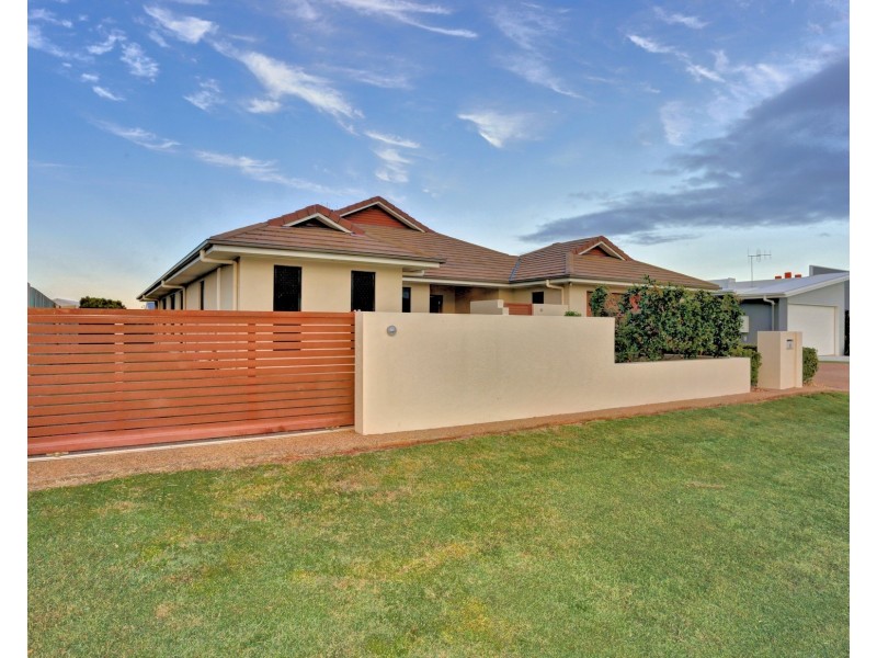 4 Chantilly St, Bargara QLD 4670