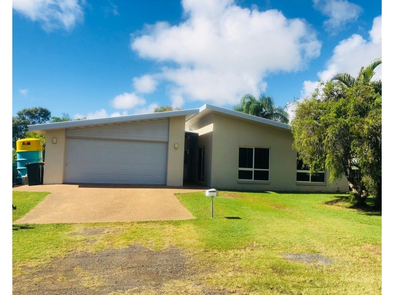 8 Beach Street, Burnett Heads QLD 4670