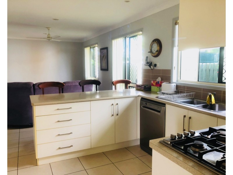 8 Beach Street, Burnett Heads QLD 4670