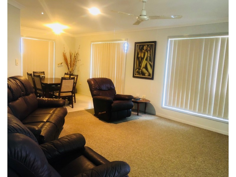 8 Beach Street, Burnett Heads QLD 4670