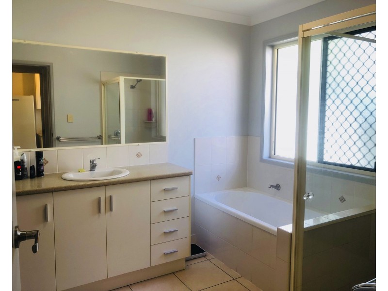 8 Beach Street, Burnett Heads QLD 4670