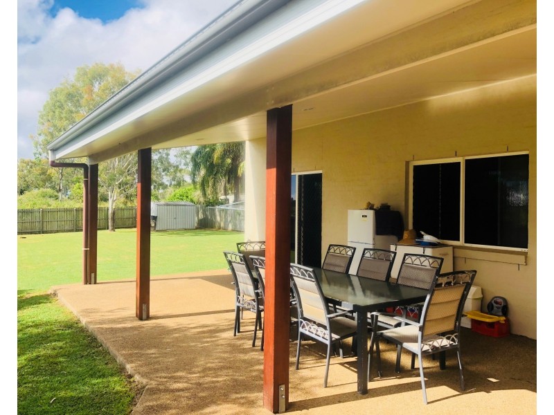 8 Beach Street, Burnett Heads QLD 4670