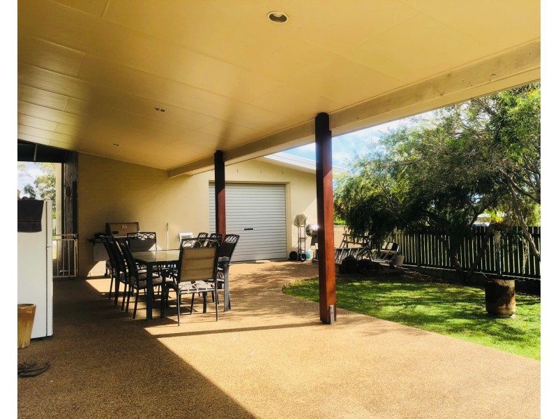 8 Beach Street, Burnett Heads QLD 4670