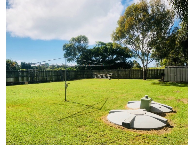 8 Beach Street, Burnett Heads QLD 4670