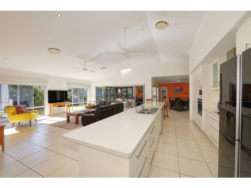 8 Chantilly St, Bargara QLD 4670