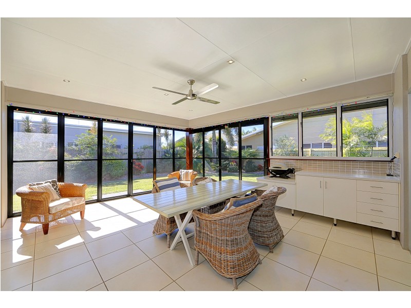 8 Chantilly St, Bargara QLD 4670